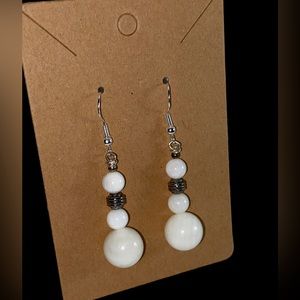 white stone dangle earrings color white & silver🤩